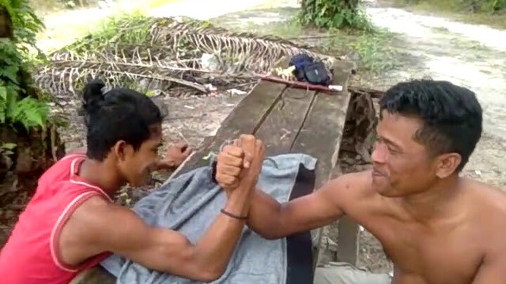 Adu panco melawan tangan badak.😁