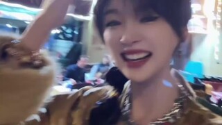 Người phụ nữ cười và vạch trần trò lừa đảo của nhà hàng Ai Cập!!!