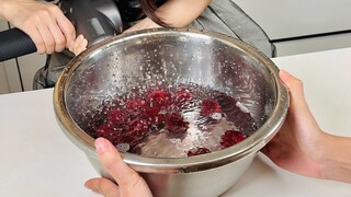 Using a fascia gun to wash bayberries? Wonderful!