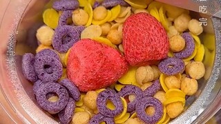 #คนโยเกิร์ต ปินปินวันๆ เอาแต่แย่ง แย่ง แย่ง คอยดูนะว่าฉันจะจัดการเขาอย่างไร~ #รักชีวิตรักอาหาร#กิจวั