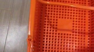 Berapa biaya berbelanja tanpa berpikir panjang di toko barang bekas?