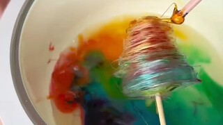 Aku benci! Kenapa baru sekarang aku tahu ternyata membuat permen sendiri itu sangat mudah?