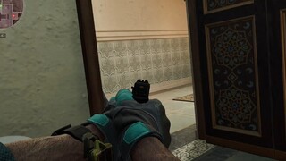 من يستيقظ مبكرًا ويحصل على الملابس هو ريس