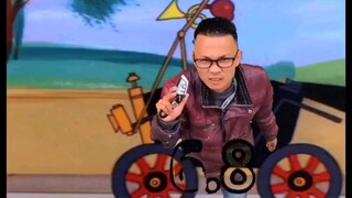 Lu Ge Xi Ti Tom menggunakan mobil