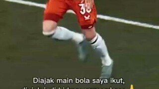 mees dengan 2 kepribadiannya