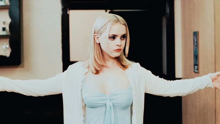 Watch the changes of Christina Ricci from 10 to 42 in one go