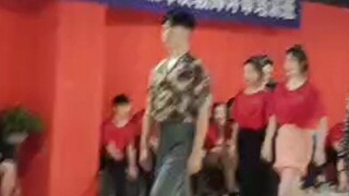 لا داعي لتعلم هذه الخطوات المعقدة من الرقص—التشاتشا بدون تفاصيل معقدة