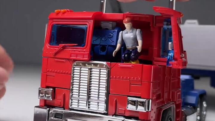 Perpaduan mahakarya yang sempurna! Apakah Optimus Prime juga mulai meminjam kekuatan para pendahulun