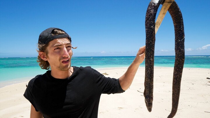 Hungry Internet celebrity survives on deserted island by eating moray eels and bugs [Episode 8]