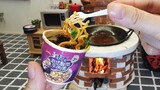 Mini Kitchen- Instant noodles with pickled cabbage and beef