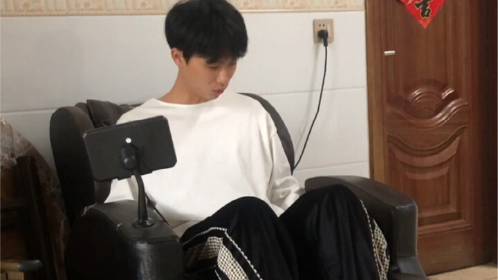 当代大学生放假在家现状