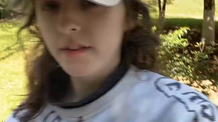 Foreign Students in China: I Found Chinese Trees So Weird—They’re Painted Bright White! [Internation