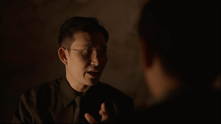 Sebuah cincin kawin hancur berkeping-keping di atas timbangan; tinta dalam putusan pengadilan justru