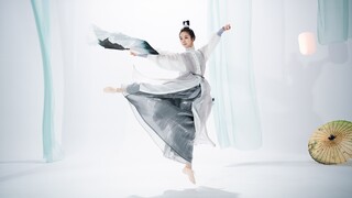 Đẹp trai thế này đã đủ để góp mặt trong đêm gala chưa? Màn múa quạt siêu nóng bỏng của "Vua Voi"