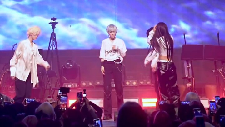 Được cho là màn cosplay đau đớn nhất của Yiwu [Fake Love-cover]