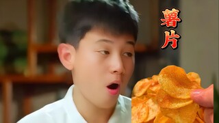 The older brother fed potato chips to his baby弟弟 and got caught by the stepmother—who gave him quite