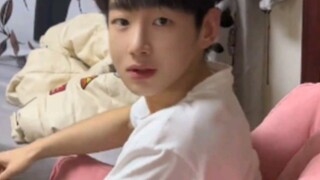 دفتر العناوين 75: أخذت طالبًا رياضيًا إلى المنزل فاختطفه زميلي في الغرفة، أنا غاضب 😠...