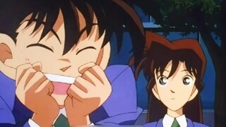 Pernahkah Anda melihat bagaimana Kudo Shinichi terlihat berbeda di depan orang lain dibandingkan di 