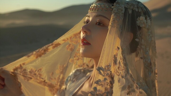 [นักเต้นที่ไม่มีใครเทียบได้] สาวสวยร่ายรำเหมือนดอกบัวหมุน ผู้คนต่างก็ตะลึงและถอนหายใจเมื่อเห็นมัน! -
