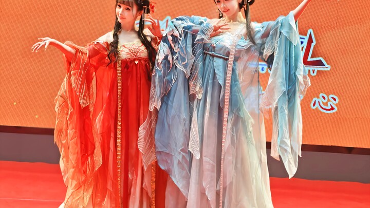 天啊！【晓丹小仙女儿】【紫颜小仙紫】 两位超人气UP主美女穿着古风汉服 同时出现在安阳漫展现场！惊呆在场的所有观众！