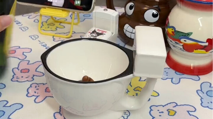 Tag the person who can pull off this toilet-shaped water cup!