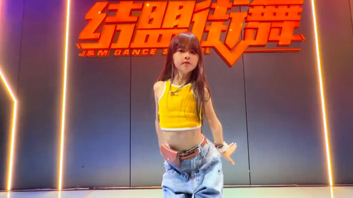 Video luyện vũ của Gé Gé Ngư