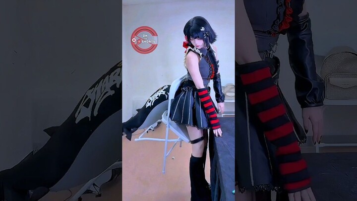 Ellen Joe Tail Got Stuck 🦈 Zenless Zone Zero Cosplay #shorts