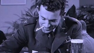 男人刚点燃火柴就发现不对劲，他觉得自己下一秒会消失！一口气看完高分电影《迷离时空》！