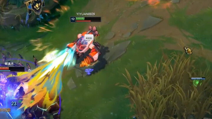 It's not the mid laner's fault for that ultimate!