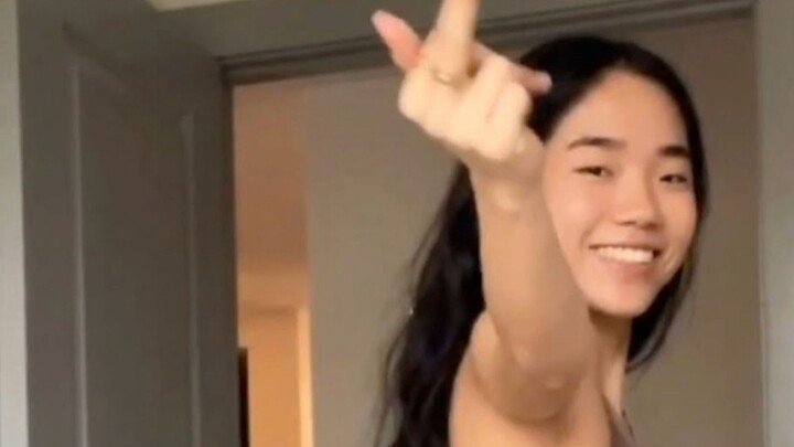 ننصح كل الفتيات في العالم بأن يتحكمّن بتعابير وجوههن أثناء الاستماع إلى هذا المقدمة.🌚