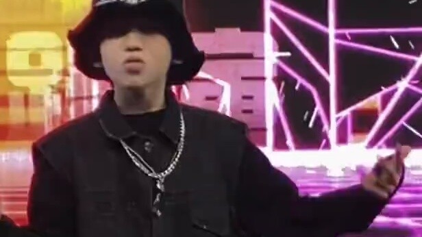 นักเรียนชั้นประถมศึกษาอายุ 9 ขวบ เต้นรำตามเพลง "IMMA GET IT" ของ Tan Jianci