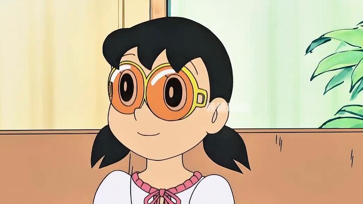 โนบิตะกำลังดูทีวีด้วยแว่นสามมิติ และสิ่งที่อยู่ข้างในก็ออกมา