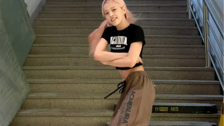 Hypeboy-Newjeans I really like this song!