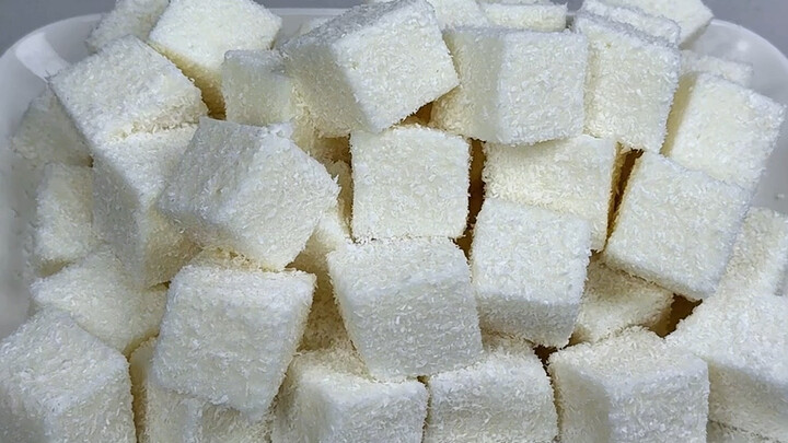 Who else gets it? I just couldn’t resist making these milk cubes again—they’re seriously too delicio