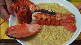 A day's salary is only enough to buy instant noodles.