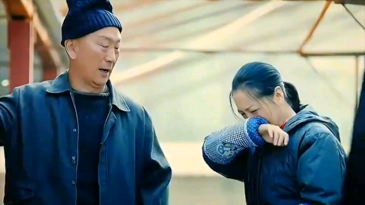 老总花5000请工人吃饭，不料却上来一桌素菜