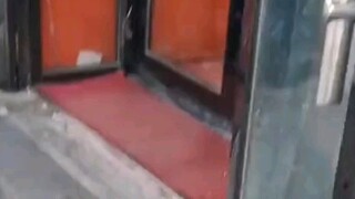黑龙江大庆店门口老板用电子扬声器喊扫码 网友：声音中充满了冬三月的慵懒与疲惫