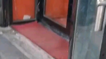 The owner of a store in Daqing, Heilongjiang, used an electronic speaker to call out to netizens who