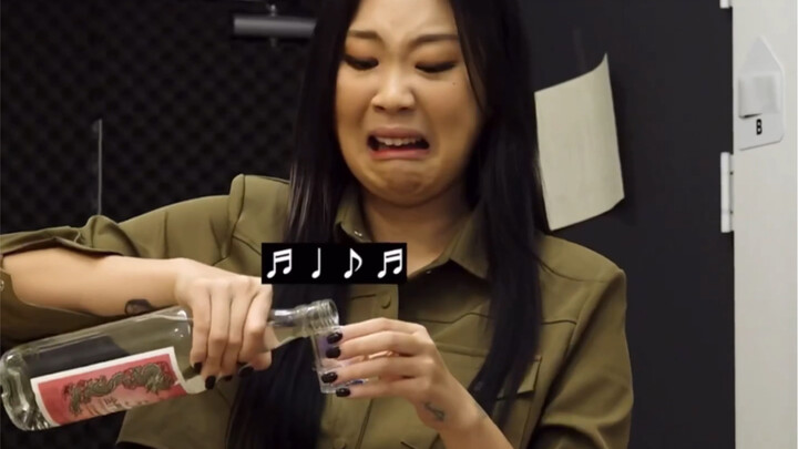 李泳知对中国白酒的力量一无所知～58度白酒直接一口悶，哈哈哈