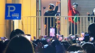 مذهل! صديقي في الحقيقة نجم كبير!!!