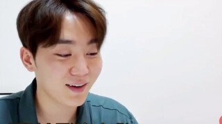 Seungkwan bị DK bắt gặp đang bắt chước một thành viên trong buổi phát sóng trực tiếp của mình, và an