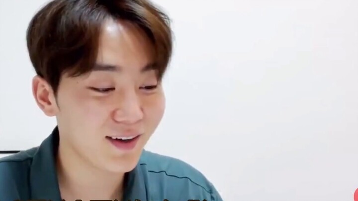 Seungkwan bị DK bắt gặp đang bắt chước một thành viên trong buổi phát sóng trực tiếp của mình, và an