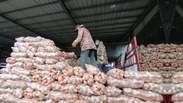 Khoai tây mua vào 1,2 nhân dân tệ bán ra 2 nhân dân tệ, một hộ kinh doanh ở Hắc Long Giang sắp bị ph