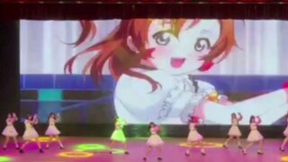 啊？真的会有高中生在迎新晚会跳lovelive啊！！