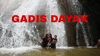 MANDI BERSAMA GADIS DAYAK DI AIR TERJUN BUKIT KELAM