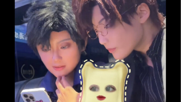 During the cosplay commission, she’s actually scrolling through the poster’s thesis on her phone?