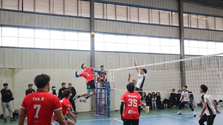 Volleyball back and forth: Watch it all at once