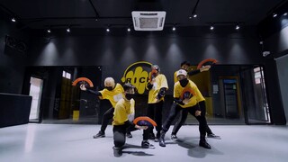 RICH DANCE为创造营2021编排中国风作品《天下》得到评委们一致认可 并且得到了男神赞多的欣赏