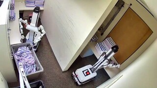 Clothes-folding robot—fast, precise, and capable of working nonstop all year round. No wonder people