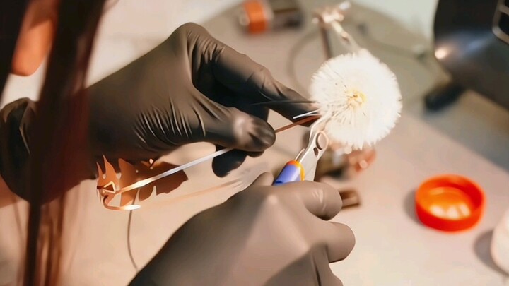 The art collective Studio Drift collected 999 dandelions, fitted each with a chip to make them glow,